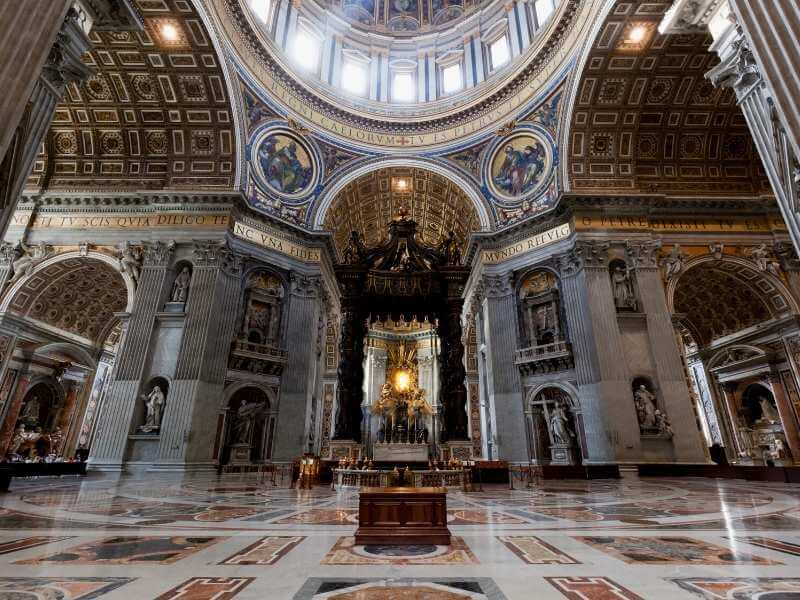 Petersdom in Rom innen
