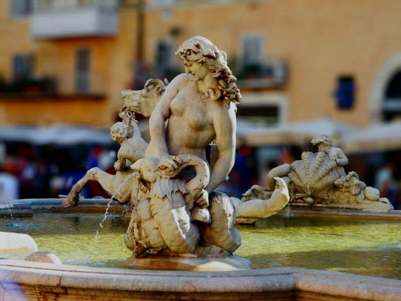 Figuren des Neptunbrunnens Rom