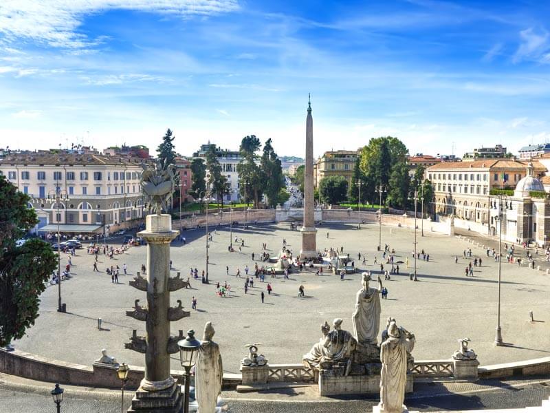 Piazza-del-Popolo-Rom-mit-Touristen
