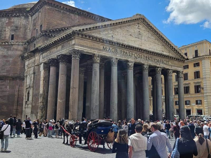 Pantheon Rom im Frühjahr