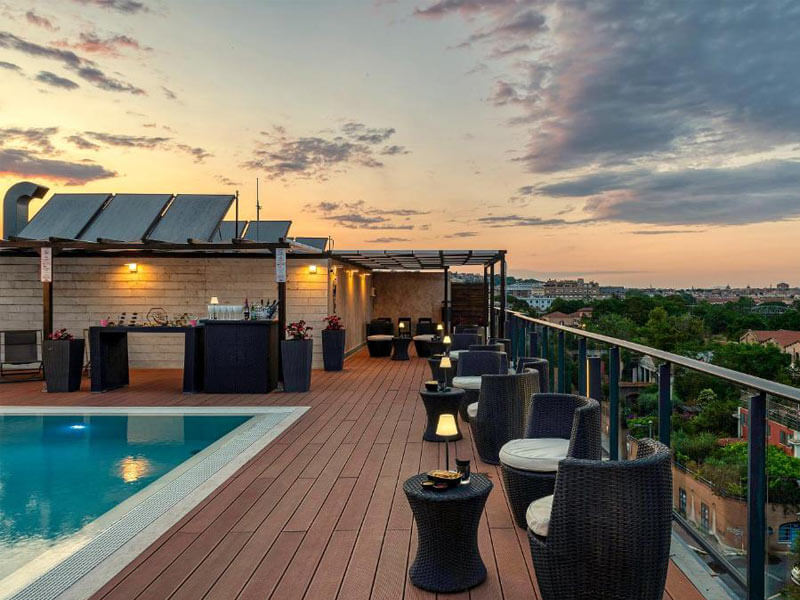 Hotel-H10-Roma-Città-Dachterrasse-mit-Pool
