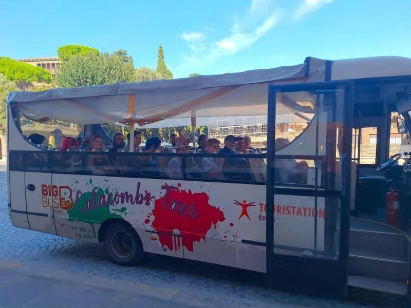 Bustransfer zu Roms Katakomben