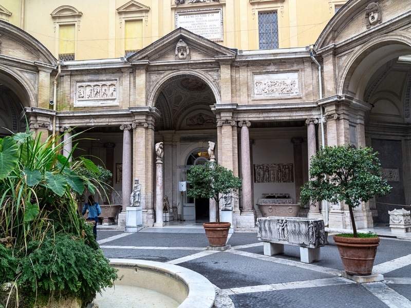 Der Achteckige Hof (Cortile Ottagono)