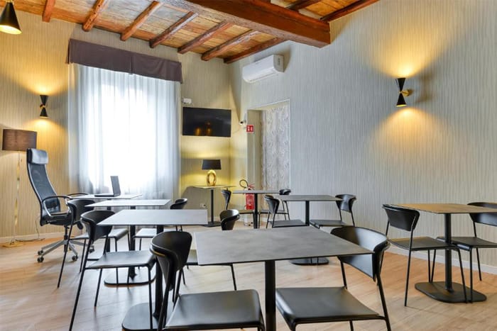 Frühstücksraum-Rome's-Gloria-Hotel