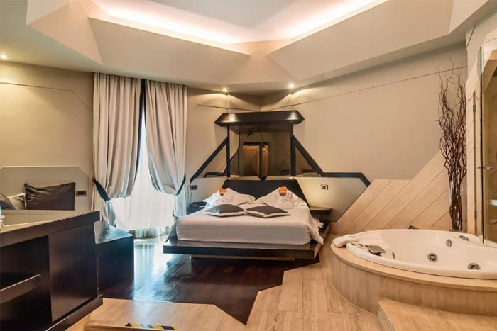 Hotel-Isa-in-Rom-mit-Whirlpool-im-Zimmer
