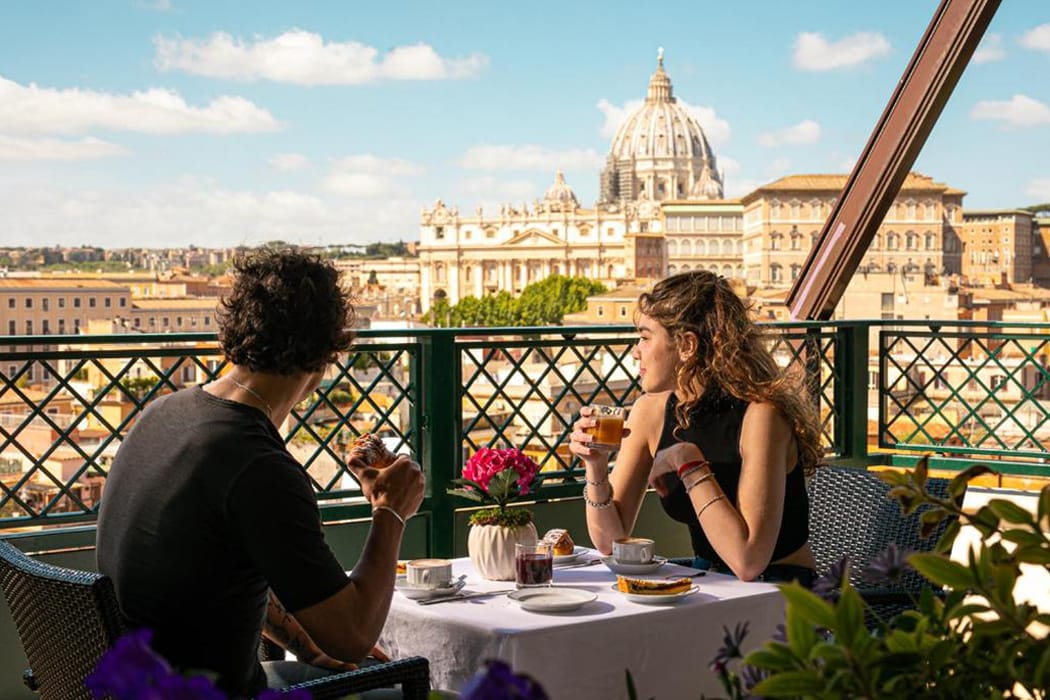 Vatikan-Hotel-mit-Petersdom-Blick