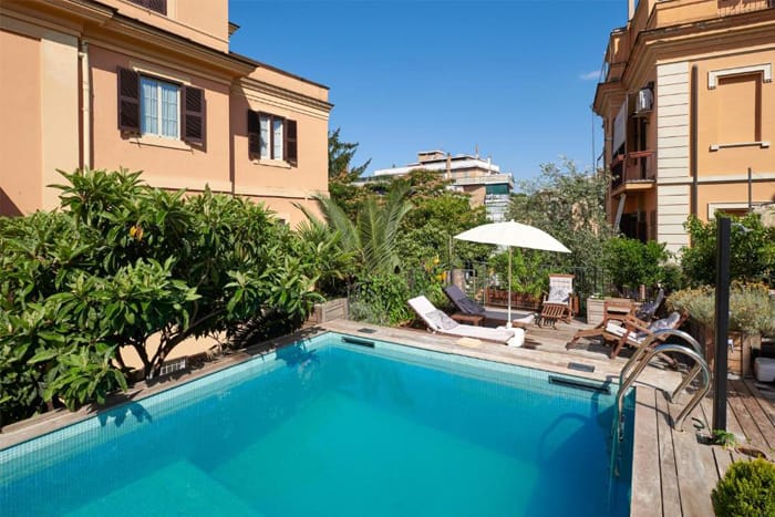 Außenpool-im-Palm-Gallery-Hotel-in-Rom