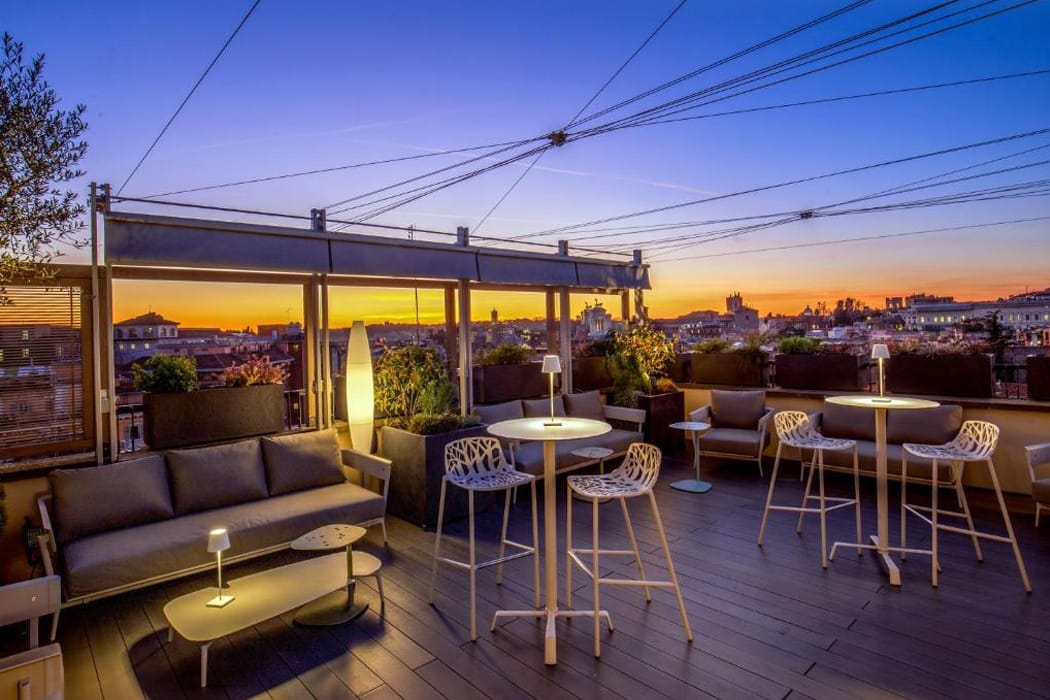 Dachterrasse-mit-Blick-auf-Rom-Monti-Palace-Hotel.jpg
