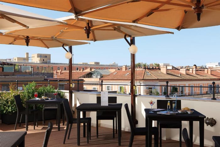 Dachterrasse-vom-Hotel-Artemide-in-Rom