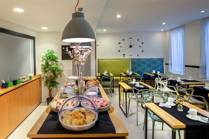 Frühstücksbuffet-im-günstigen-Rom-Hotel-Viminale-View