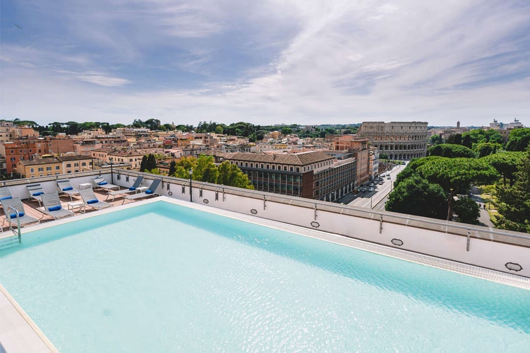 Hotel-Mercure-Roma-Centro-Colosseo-Pool-auf-Dach.jpg