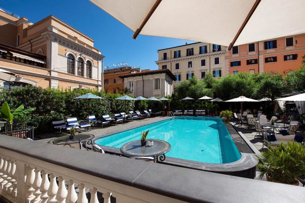 Hotel-Pool-Palazzo-Dama-Rom