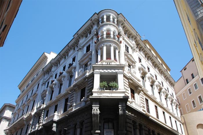 Hotelfassade-Rom-Le-Petit