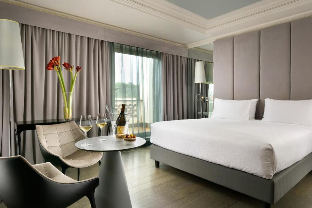Leon's-Place-Hotel-Rom-Zimmer