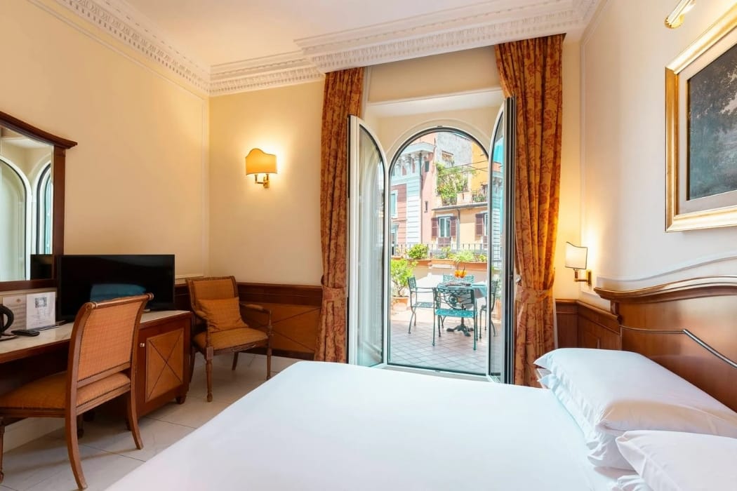 Preiswertes-Hotel-Rom-Hiberia-mit-Balkon