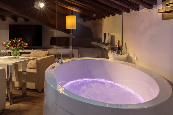 Privater-Whirlpool-im-Zimmer-in-Rom