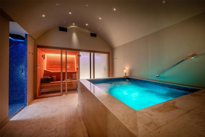 Spa-Bereich-mit-Pool-im-Palazzo-Dama-Hotel-Rom