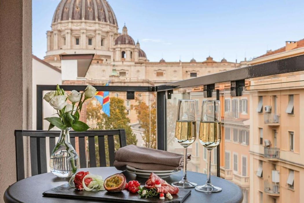Starshotel-Michelangelo-Rom-mit-Balkon-und-Petersdom-Blick.jpg